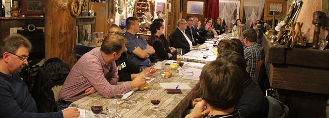 Versammlung in Mackenrode - die Regelschulen stehen vor dem Kollaps (Foto: Angelo Glashagel) Versammlung in Mackenrode - die Regelschulen stehen vor dem Kollaps (Foto: Angelo Glashagel)