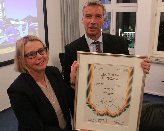 Geschenk an die Stadt (Foto: P. Grabe, Pressestelle Rathaus)