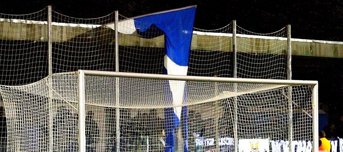 Die Fahne h&auml;ngt nach unten (Foto: Bernd Peter)