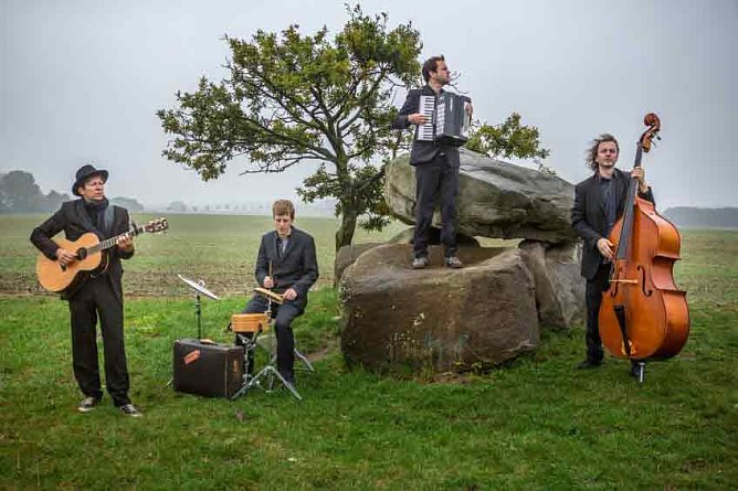 Götz Rausch Band im Kunsthof (Foto: Göotz Rausch Band) Götz Rausch Band im Kunsthof (Foto: Göotz Rausch Band)
