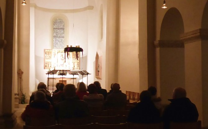 Adventskonzert in der Basilika Münchenlohra 2015 (Foto: Norbert Patzelt) Adventskonzert in der Basilika Münchenlohra 2015 (Foto: Norbert Patzelt)