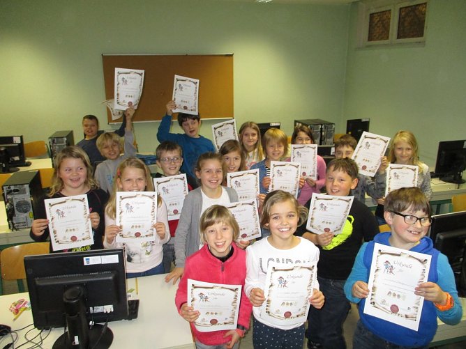 Eine tolle Entdeckungsreise durch das www-Weltmeer machten die 19 Sch&uuml;lerinnen und Sch&uuml;ler der Klasse 4, der Staatlichen Grundschule Ilfeld (Foto: Claudia Ehrhardt)