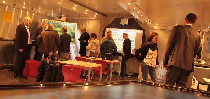 Klassenzimmer der Zukunft auf dem Petersberg (Foto: Angelo Glashagel) Klassenzimmer der Zukunft auf dem Petersberg (Foto: Angelo Glashagel)