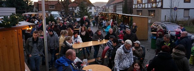 Weihnachtsmarkt in Niedersachswerfen (Foto: S. Witzel) Weihnachtsmarkt in Niedersachswerfen (Foto: S. Witzel)