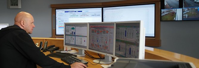 Carsten Pfoh in der Netzleitstelle der EVN (Foto: nnz)