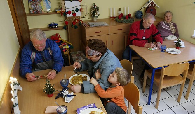 Weihnachtsessen in der Nordh&auml;user Tafel (Foto: nnz)