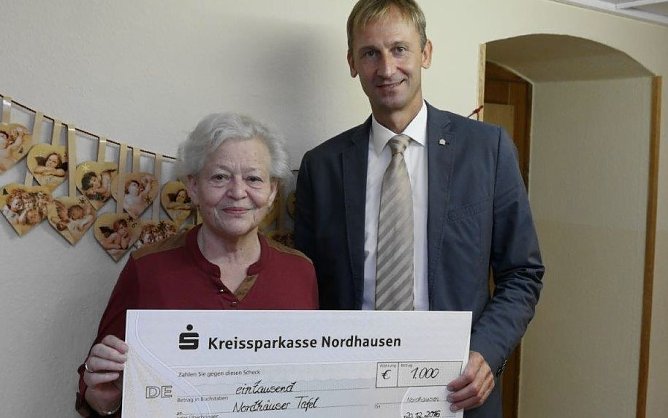 Schecks &uuml;bergeben (Foto: WBG)