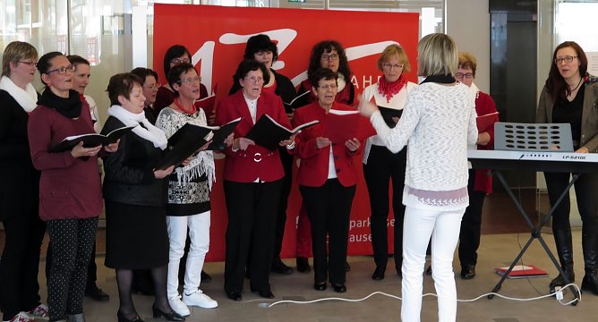 Auch in der Kreissparkasse gesungen (Foto: nnz)