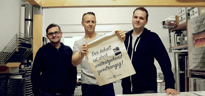 "Unser Bittel" - ein Beutel f&uuml;r Nordhausen v.l.: Daniel Lemke, Roy Krause und Stefan Pappenburg (Foto: Angelo Glashagel)