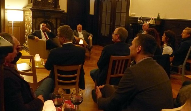 Gespr&auml;che am Kamin (Foto: CDU Nordhausen)