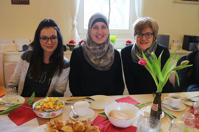 "Es bleibt noch einiges zu tun" - Stefanie M&uuml;ller (rechts) zum internationalen Frauentag (Foto: Angelo Glashagel)