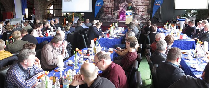 Landwirtschaftsfr&uuml;hst&uuml;ck im Burghof (Foto: nnz)