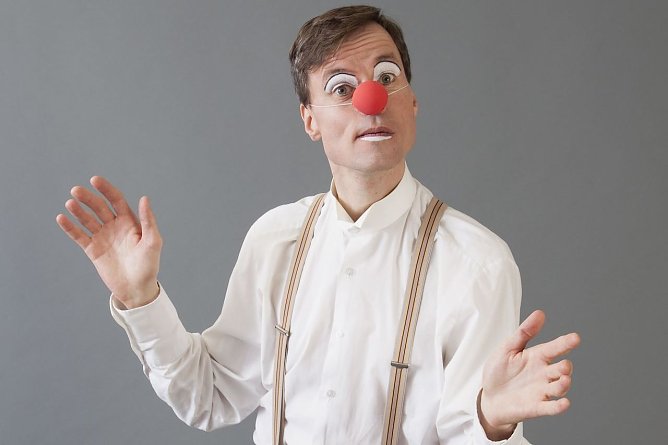 Clownsspiel zur Passionszeit in der Kirche (Foto: Agentur)