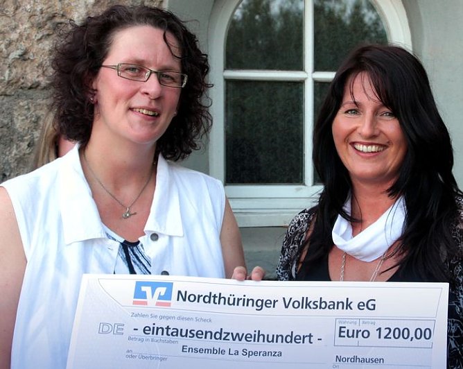 Übergeben (Foto: S. Lutze) Übergeben (Foto: S. Lutze)