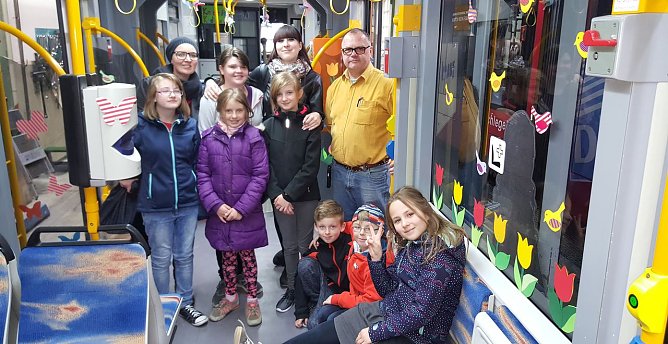 Busse und Bahnen im Fr&uuml;hlingslook (Foto: M. Bachmann)
