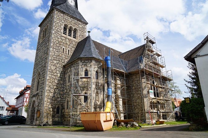 Einger&uuml;stete Kirche in Niedersachswerfen  (Foto: Susanne Schedwill)
