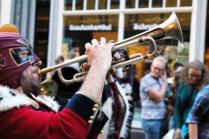 Freak Show mit Santa Machete (Foto: Agentur)
