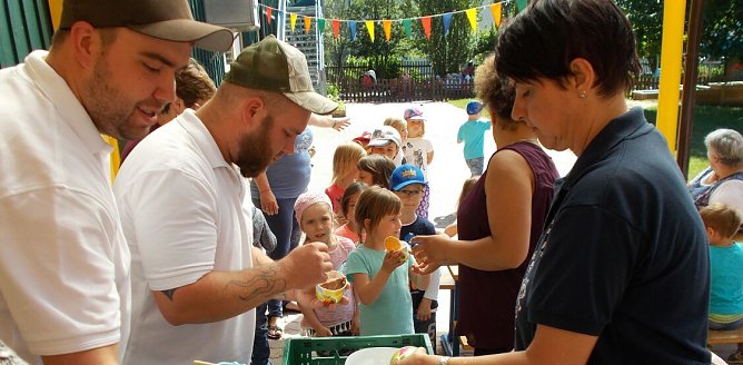 Leckeres eis zum Kindertag (Foto: Berti Voigt)