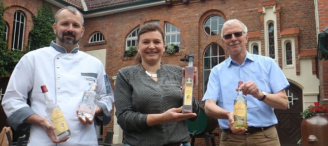 Delikatessen mit Schuss statt bunter Blumen - die Traditionsbrennerei l&auml;dt dieses Jahr zum Genussmarkt (Foto: Angelo Glashagel)