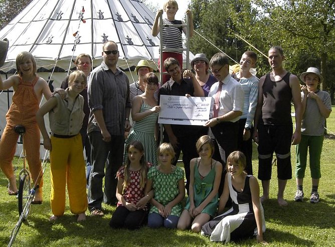 &Uuml;berreicht (Foto: Stadtwerke)