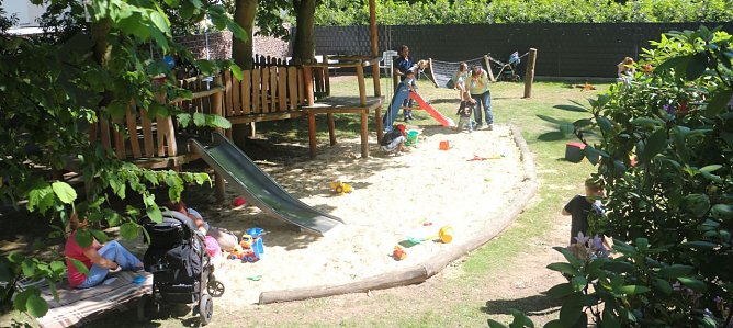 25 Jahre f&uuml;r Nordhausens Familien - am Familienzentrum wurde gestern Geburtstag gefeiert (Foto: Angelo Glashagel)