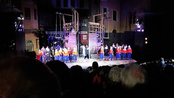 Auch die zweite Besetzung ist großartig (Foto: Karl-Heinz Herrmann) Auch die zweite Besetzung ist großartig (Foto: Karl-Heinz Herrmann)