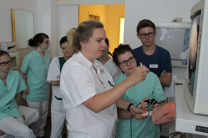 Zwei Wochen Praktikum in der Bleicher&ouml;der Klinik erleben derzeit Sch&uuml;lerinnen und Sch&uuml;ler aus Bleicherode (Foto: Helios Klinik Bleicherode)