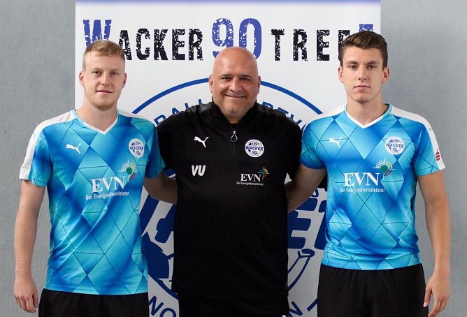 Zwei Neuzug&auml;nge f&uuml;r Wacker: Robin Flu&szlig; und Tim H&auml;u&szlig;ler mit Volkan Uluc (Foto: FSV Wacker '90 Nordhausen)
