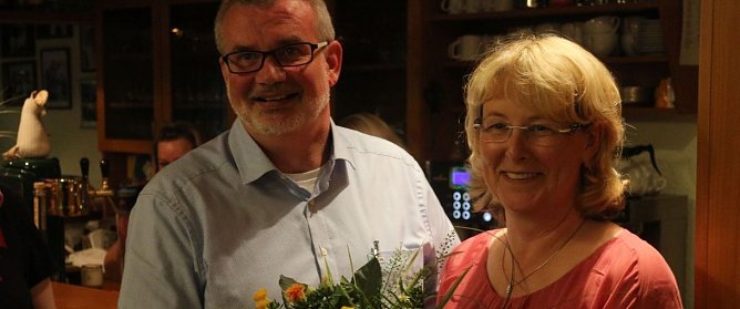 N&uuml;&szlig;le und die Kandidatin Inge Klaan (Foto: nnz)