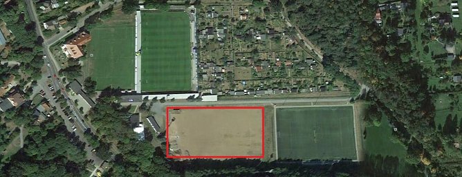 Hartplatz wird moderner Trainingsplatz (Foto: Google Earth)