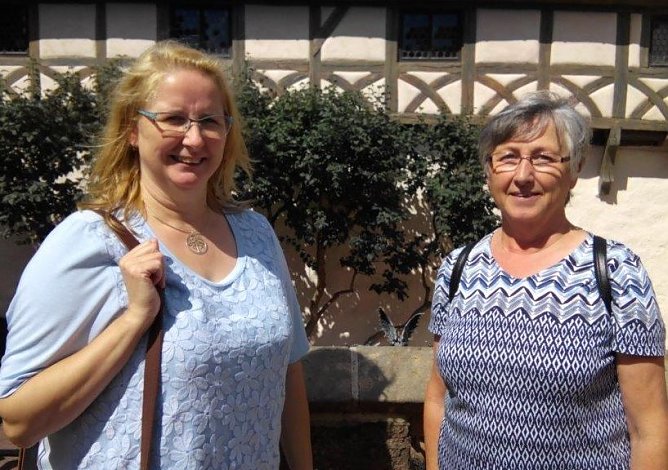 Christina Mitzlaff (links) und Helga Komischke engagieren sich rege in der Kirchengemeinde Bielen. Ph&auml;nomenal war dass Lutherfest. (Foto: Kurt Frank)