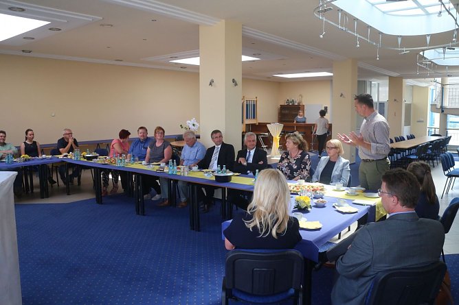 Wie geht es weiter mit dem Industriegebiet - neue Hoffnung n&auml;hrte man heute beim Unternehmen Henningbau in Urbach (Foto: Angelo Glashagel)