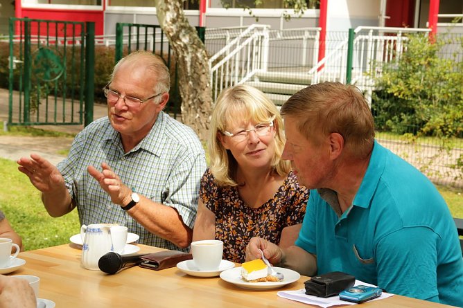Premiere im Zuckerweg in Nordhausen: Die St&auml;dtische Wohnungsbaugesellschaft (SWG) hatte am Donnerstag ihre Mieter aus dem Seniorenwohnblock in Salza erstmals zu einem Nachbarschaftsfest eingeladen. (Foto: SWG Nordhausen)