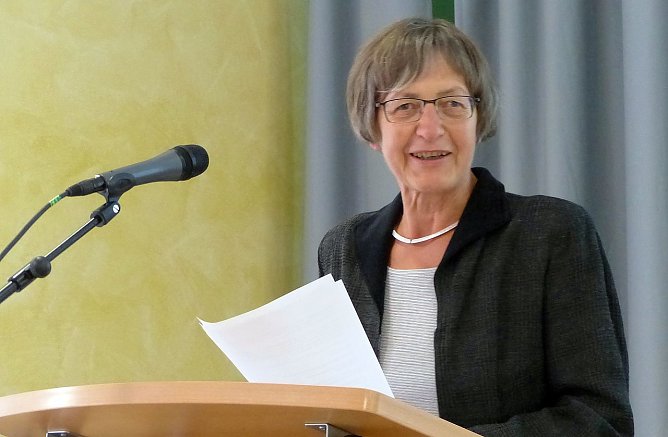 Dr. Hannelore Pientka w&auml;hrend des Vortrages (Foto: privat)