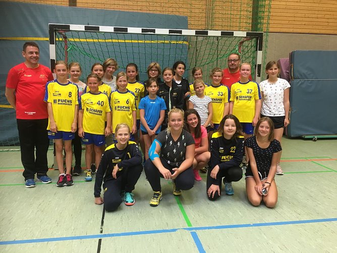 Einstand f&uuml;r die "Handballhexen" (Foto: Anika Katzmann)