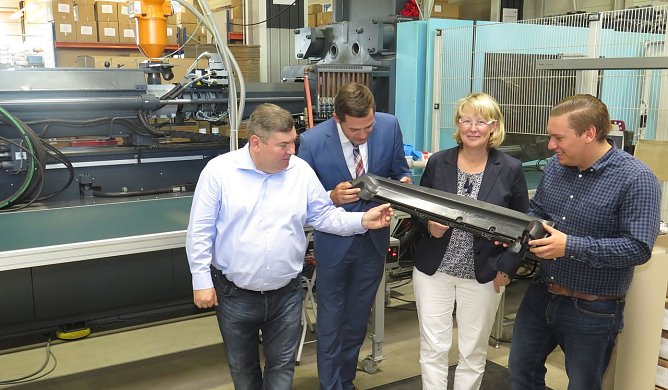 Von links: Frank Kirchhoff, Maike Mohringe, Inge Klaan und Max Kirchhoff, der derzeit in Dresden Maschinenbau studiert. (Foto: nnz)