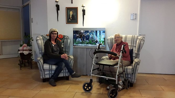 Neue Bewohner im Seniorenheim - zwei neue Aquarien erfreuen die Senioren in Niedersachswerfen (Foto: Lydia Schubert)
