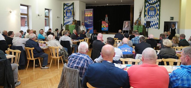 Wahlkampf in der "Friedenseiche" (Foto: nnz)