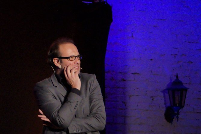 REN&Eacute; SYDOW Warnung vor dem Munde (Foto: nnz)