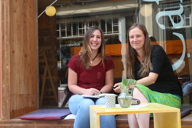 Vanessa Prack und Dagmar Hellwig begleiten "ihre" Lotsen und stehen als Ansprechpartner bereit (Foto: Angelo Glashagel)