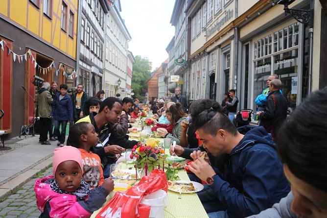 Essen der Kulturen in der Kurzen Meile (Foto: Angelo Glashagel)