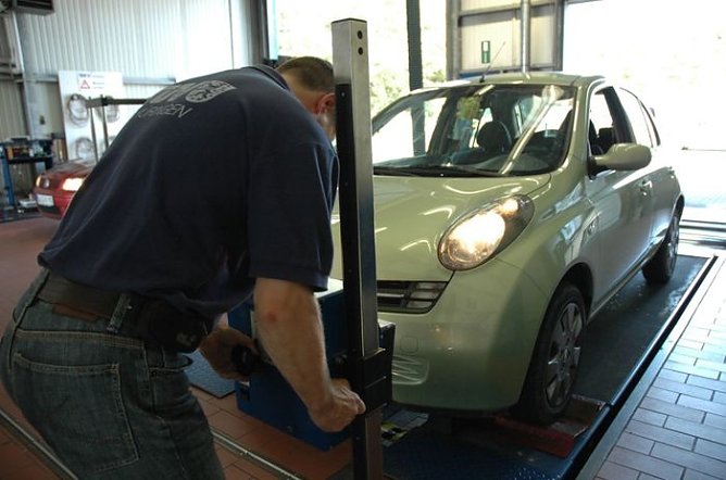 Untersuchung (Foto: TÜV) Untersuchung (Foto: TÜV)