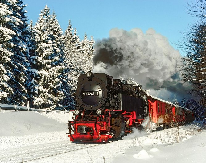 Mit Volldampf in den Winter: Am 6. November tritt der neue Winterfahrplan der Harzer Schmalspurbahnen in Kraft (Foto:  HSB/Volker Schadach)