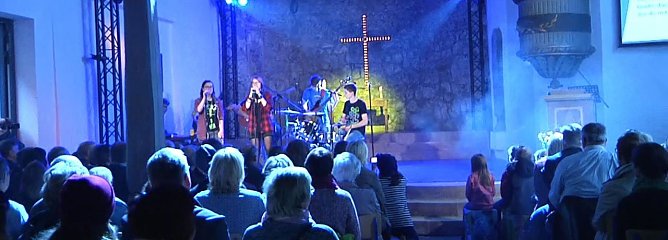 Junge Kirche &uuml;bernimmt Altendorfer Gotteshaus (Foto: Angelo Glashagel)