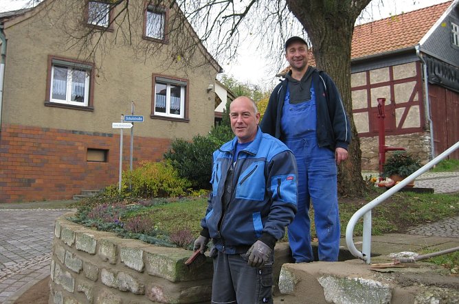 St&uuml;tzmauer f&uuml;r die S&auml;ngerlinde (Foto: privat)