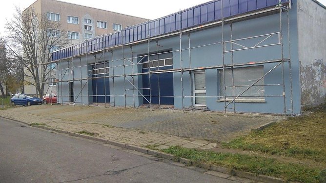 Neues Leben kehrt in die ehemalige Halle f&uuml;r Lebensmittel und Fisch, die lange Zeit leer stand, in der Wilhelm-Raabe-Stra&szlig;e ein. (Foto: Kurt Frank)