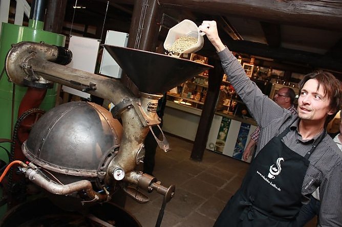 Kaffe r&ouml;sten zum Advent im Tabakspeicher (Foto: J&uuml;rgen Rennebach, Museum Tabakspeicher)