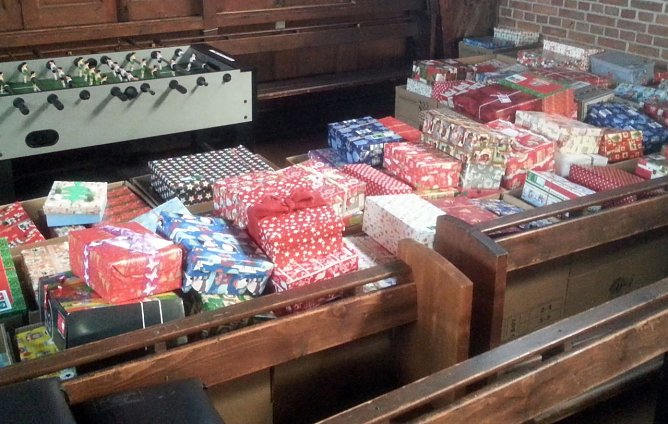 1479 Schuhkartons f&uuml;r bed&uuml;rftige Kinder (Foto: privat)