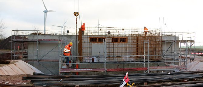 Blick auf den Rohbau des neuen Hochbeh&auml;lters (Foto: WVN)