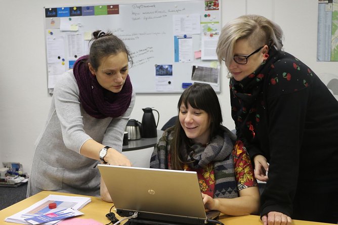 Claudia Reich, Katharina Romanczuk und Corina Kieber helfen bei der Arbeitskraftakquise im Ausland (Foto: Angelo Glashagel)